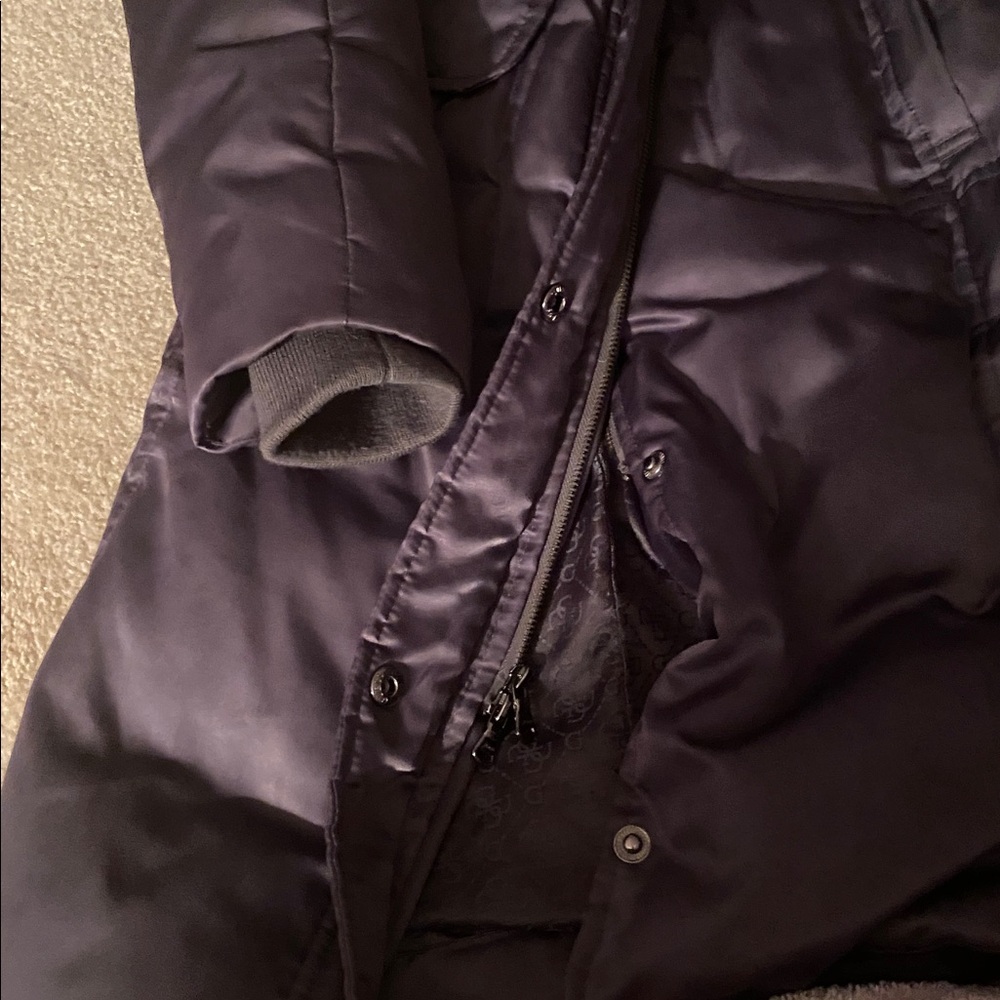 Guess hooded coat perfect condition! Size small 40% feathers - Picture 13 of 13